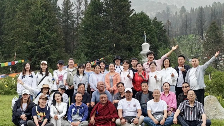 奇正集團(tuán)達(dá)爾宗圣湖祈?；顒? class=