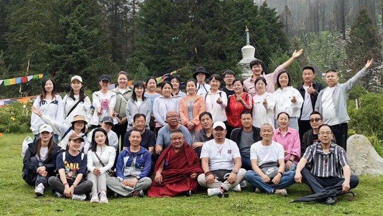 奇正集團(tuán)達(dá)爾宗圣湖祈?；顒? class=