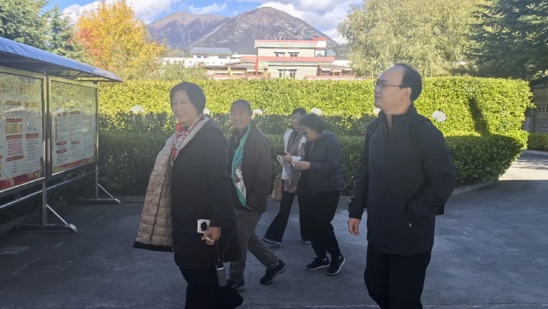高原賦能，擘畫未來(lái)——中國(guó)香妝協(xié)會(huì)專家團(tuán)蒞臨奇正指導(dǎo)藏藥化妝品產(chǎn)業(yè)發(fā)展